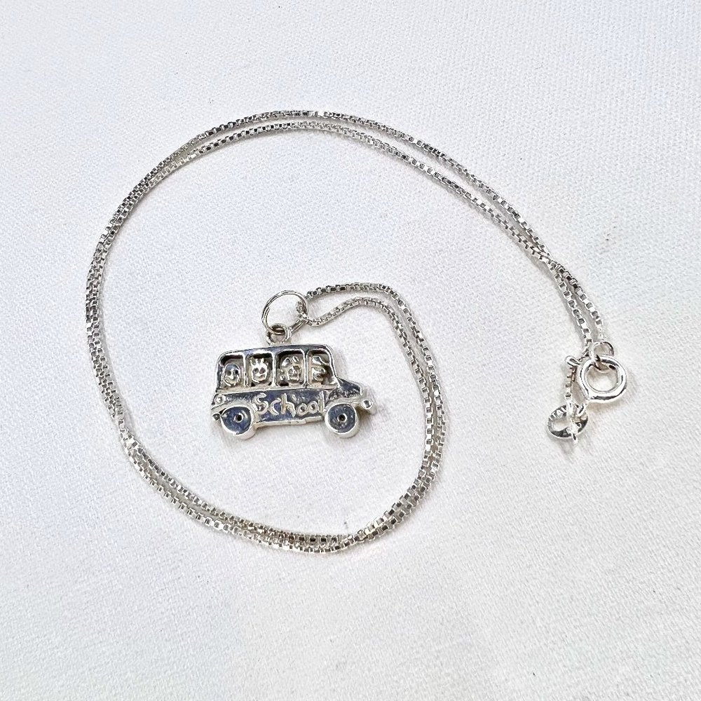 NWOT – Save the Children – 3D School Bus w/ Children 18” Box Chain Necklace 925